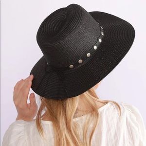 Boho/ Western straw hat w/ faux leather strap around it